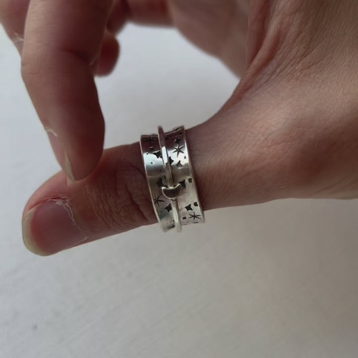 A video of the moon spinner on the galaxy spinner ring