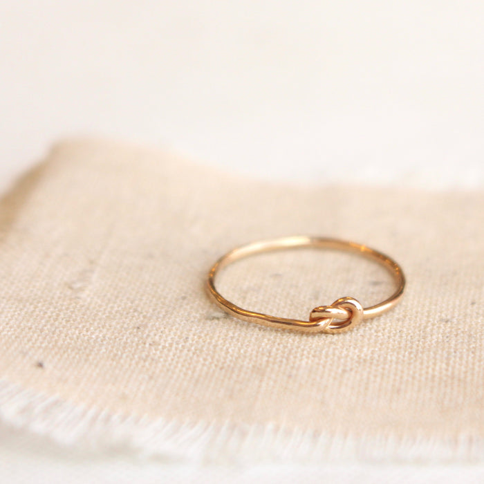 Tiny Knot Ring