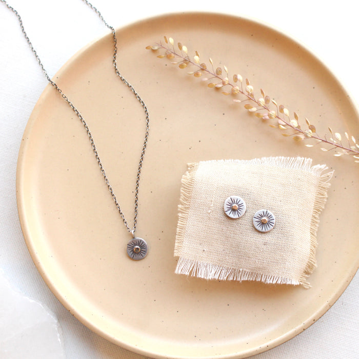 The rustic sun set styled on a tan plate with linen and dried grass